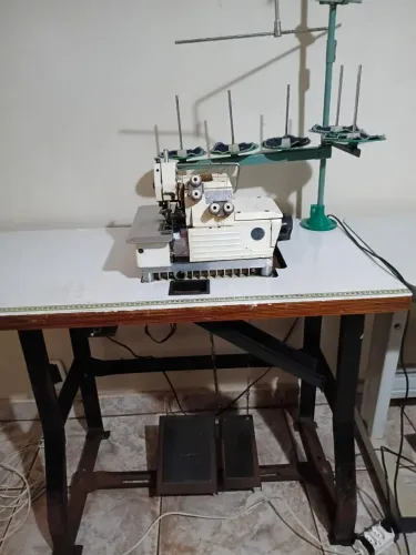 Máquina de Costura Industrial Interlock
