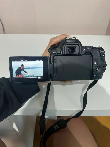Câmera Fotográfica Canon SL3