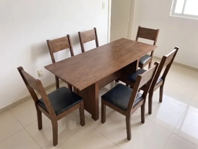 Mesa de jantar 6 lugales com cadeiras
