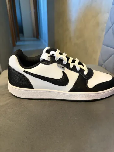 TÊNIS NIKE EBERNON LOW PRM WHITE BLACK WOLF GREY