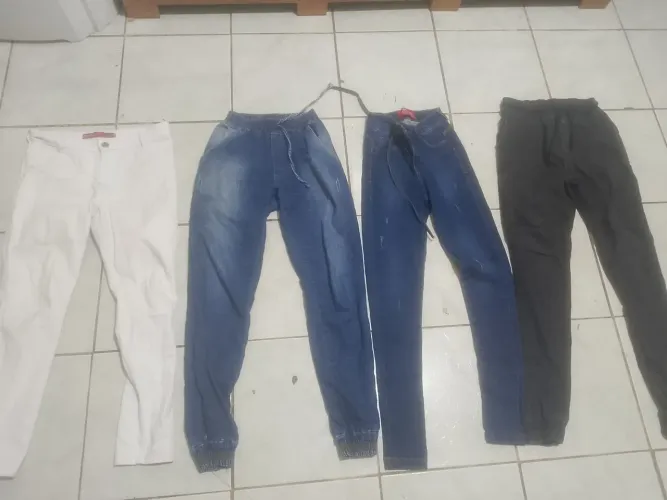 Vendo roupas e mochila nova