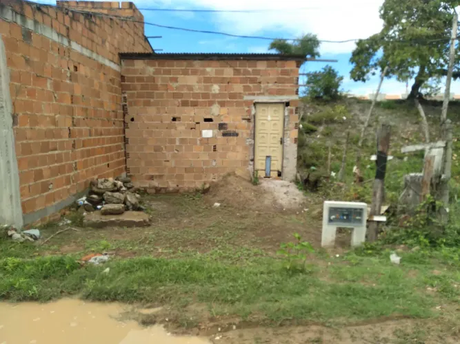 VENDE-SE CASA NA PIABETA CASA DE INVASÃO JA TEM AGUA NA CASA