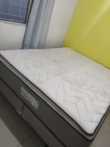 Cama box Queen super confortável