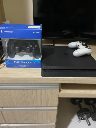 Ps4 usado 2 controle 1 original pra sair logo 