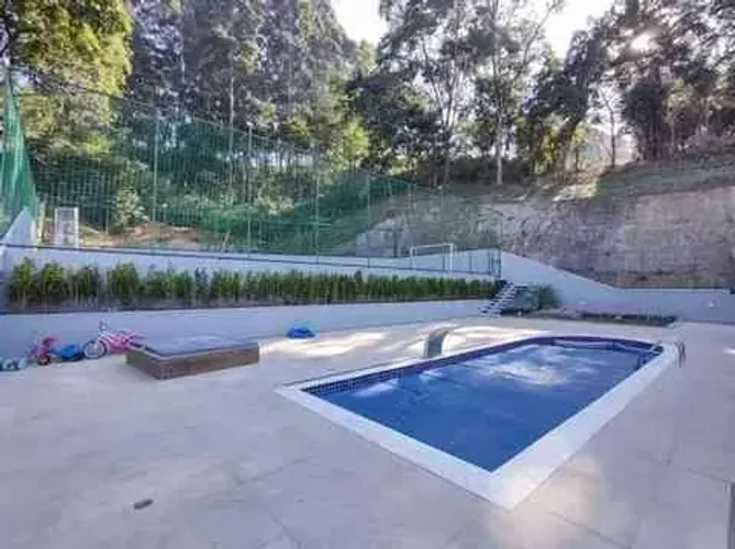 CASA EM CONDOMÍNIO FECHADO!