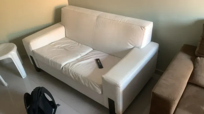SOFÁ DE COURO