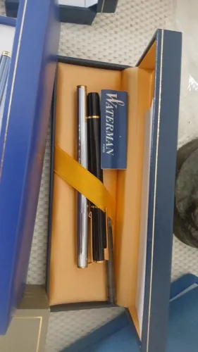 Maravilhosa caneta waterman hemisphere negra e caneta pelikan new classic