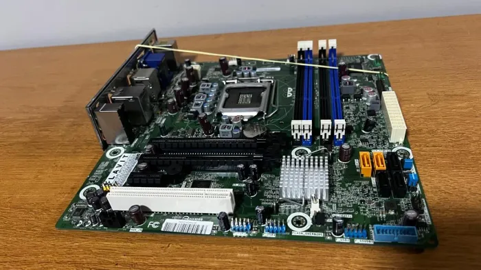 Placa mãe POS-PIQ77CL - LGA1155 com espelho