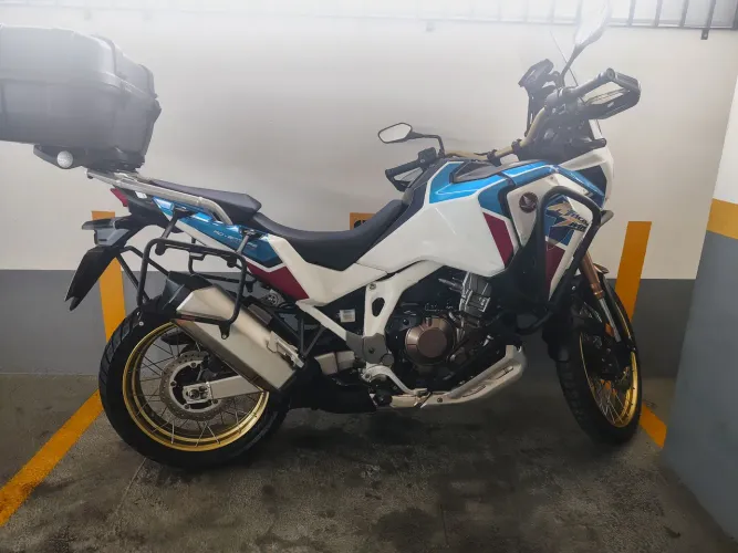 Africa Twin Adventure Sports 1100 21 manual.