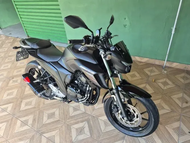 Fz25 2023 - Preto fosco