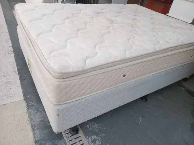 Cama box casal em bom estado. (Entrego)