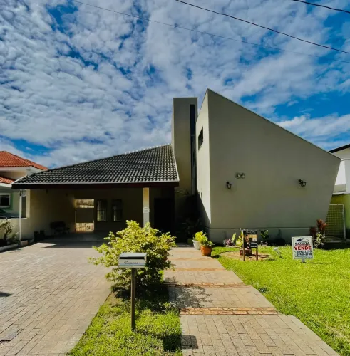 Casa à venda no Condomínio Real Ville em Pindamonhangaba/SP.