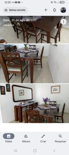 Aparador e espelho.