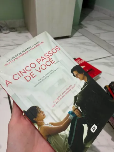 livro: A cinco passos de você