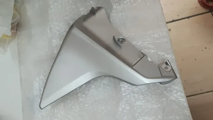Complemento da Aba direita XRE300 - 2013 a 2019 Original Novo