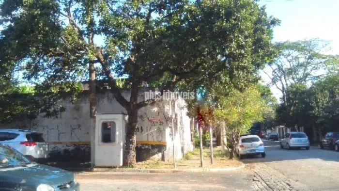 Terreno de esquina - No Planalto Paulista