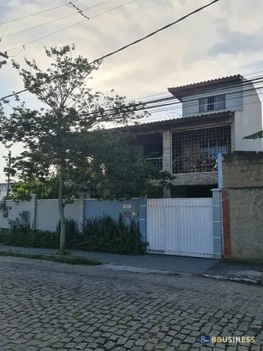 Casa à venda 6 quartos, sendo 1 suíte a apenas 10 minutos do Shopping Boulevard! Campos d