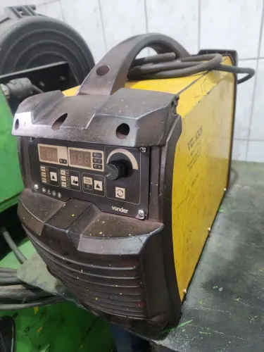 MÁQUINA DE SOLDA MIG COMPACTA MULTIPROCESSO