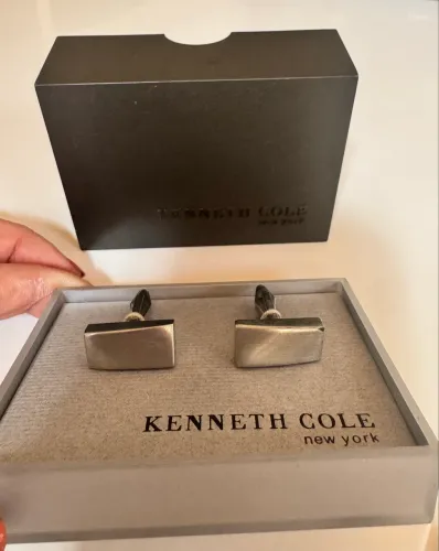 abotoaduras da marca Kenneth Cole Reaction