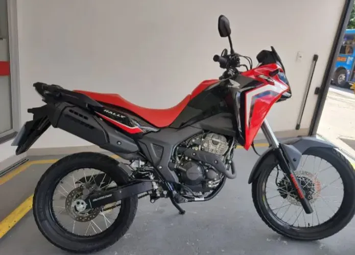 Vende se moto honda sahara 300 rally muito conservada, apenas 12700 km rodados