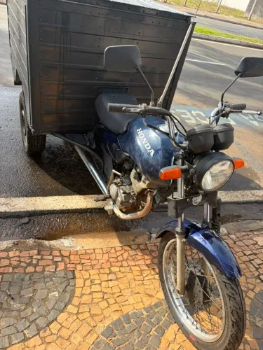 DE CARGA - TRICICLO BAU