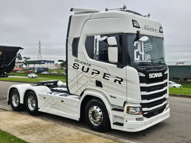 Scania R560 SUPER 6X4 Bug Leve Mola Ano 2024 Teto Alto Automático RETARDER