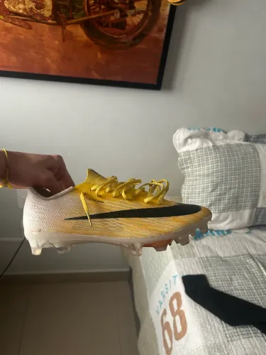 Chuteira Nike elite 