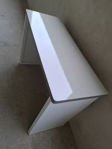Mesa / Escrivaninha Branca para Escritório ou Home Office - Semi Nova