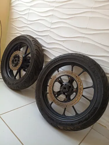 VENDE-SE OU TROCA JOGO DE RODA CB300F