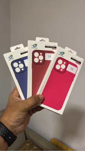 Capinhas iPhone 15 ( cada ) 