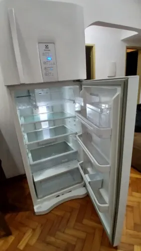 VENDO GELADEIRA -*SOMENTE RESFRIANDO*