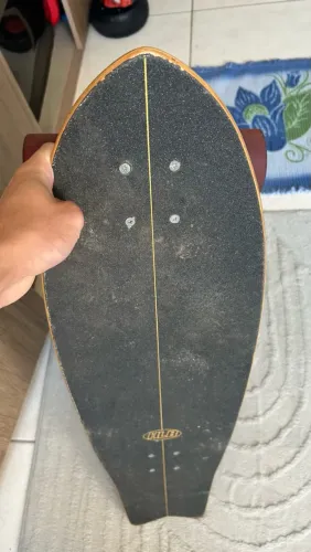 Longboard Hondar HLB, completo e em bom estado. Possui algumas marcas de uso. ?