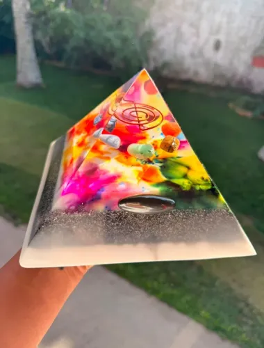 Pirâmide Orgonite Peça Artesanal