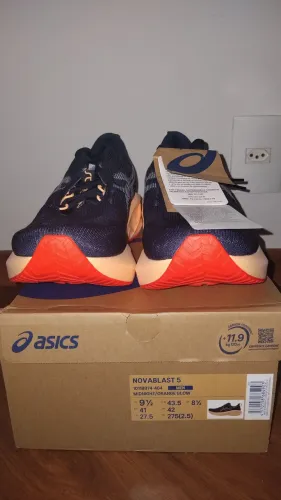 Tênis Asics novablast 5 midnight/ orange glow tamanho 41 NOVO