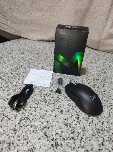 Mouse gamer sem fio Delux m400, formato igual ao do logitech G pro X 