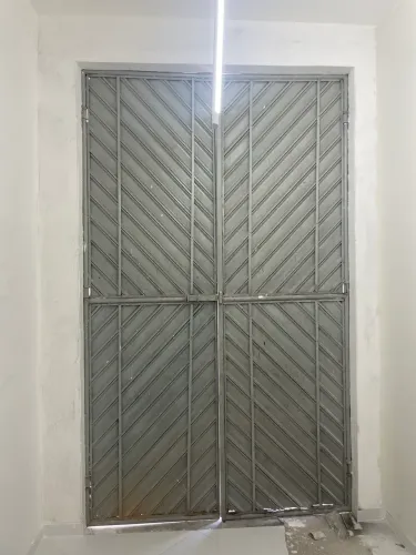 Portão/ porta Galpão/deposito .