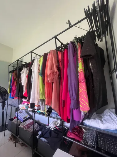 Arara de roupas / cabideiro + organizadores