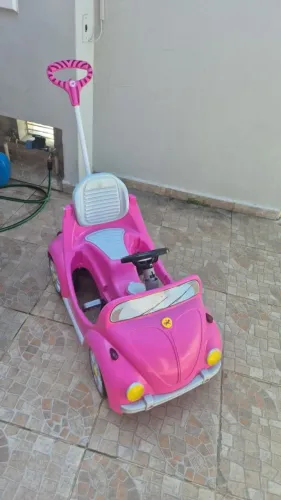 Fusca Rosa infantil indicado para uso de 1 a 4 anos, perfeito estado de conservação