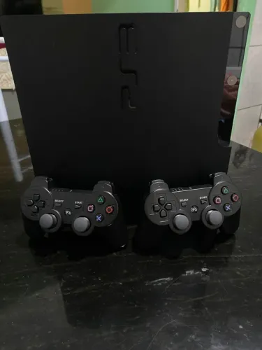 Ps3 slim desbloqueado, acompanhado com 2 controles, 9 jogos, 5 lojas.