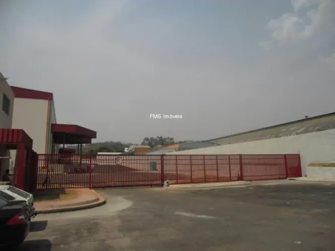 Galpão Comercial de Alto Padrão no Jardim Capotuna em Jaguariúna-SP: 1 Sala, 15 Banheiros,