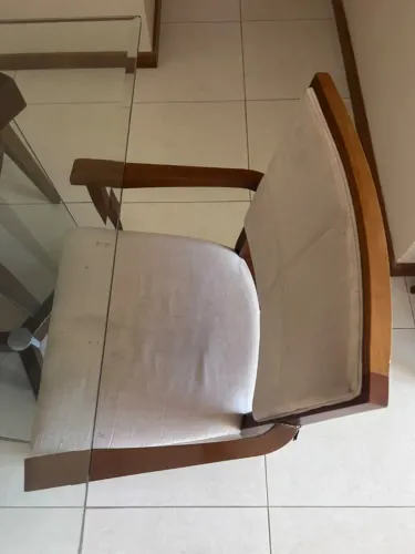 Mesa de jantar com 06 cadeiras