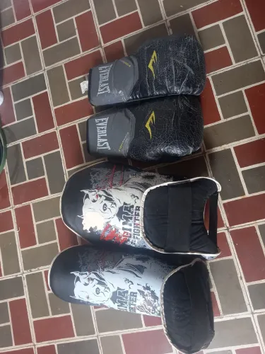 Par de Luvas e Caneleiras Artes Marciais