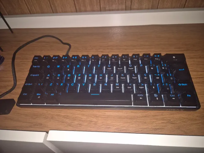 Teclado mecânico hirax Thunder rgb configurável suitch humano blue tamanho 65%