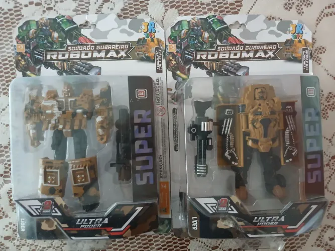 Boneco transformers na caixa