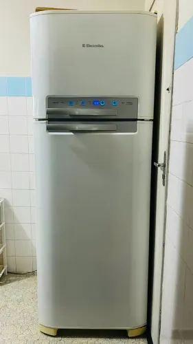 Geladeira Electrolux DF50 Frost Free - Grande 420L de Capacidade - Ótimo Estado