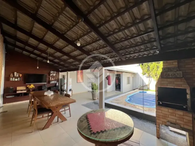 Casa com piscina e energia solar Moinho dos Ventos codigo: 265671