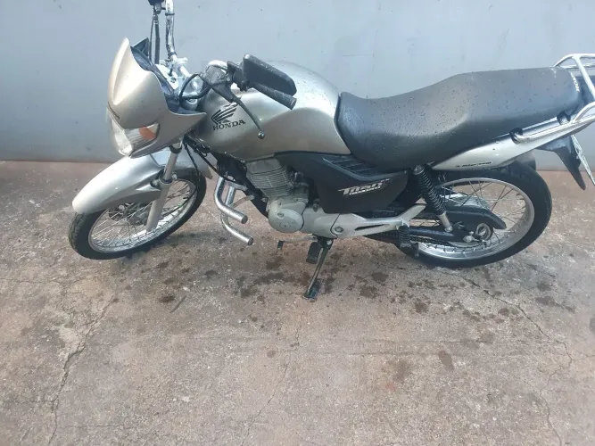 Titan 150 completa