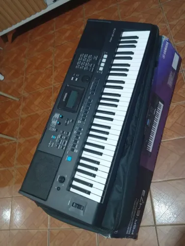 Teclado YAMAHA PSR-E473 - semi novo!
