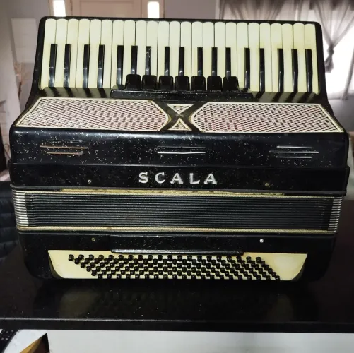 Acordeon Scala 120 baixos 