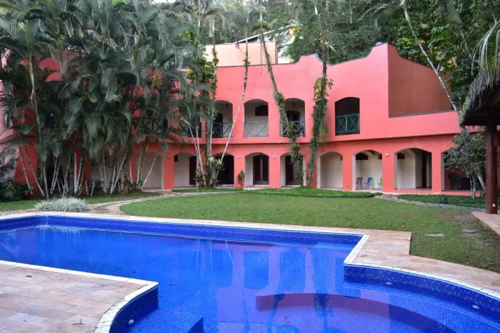 Casa de condomínio para venda possui 415 metros quadrados com 6 quartos